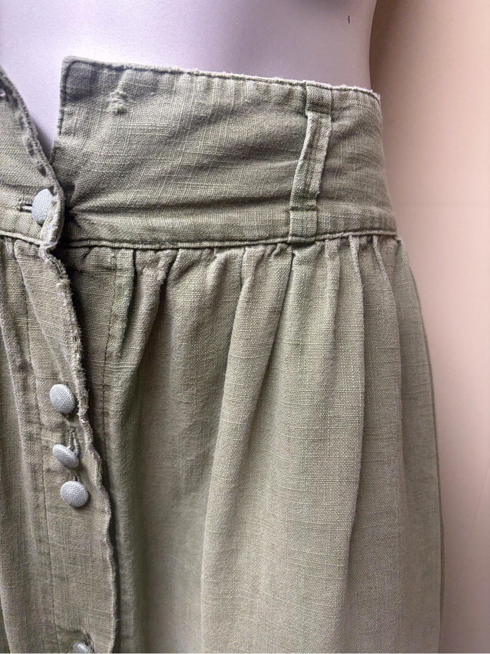 Revintaria Boutique High-Waist Sage Button-Front Midi Skirt with Lace Trim - Picture 4 of 5